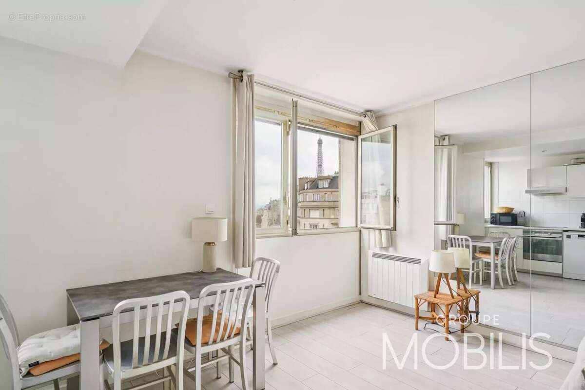 Appartement à PARIS-16E