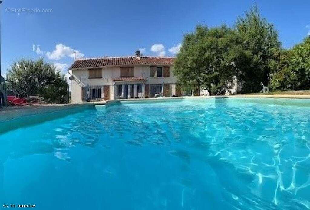Maison à NANTEUIL-EN-VALLEE