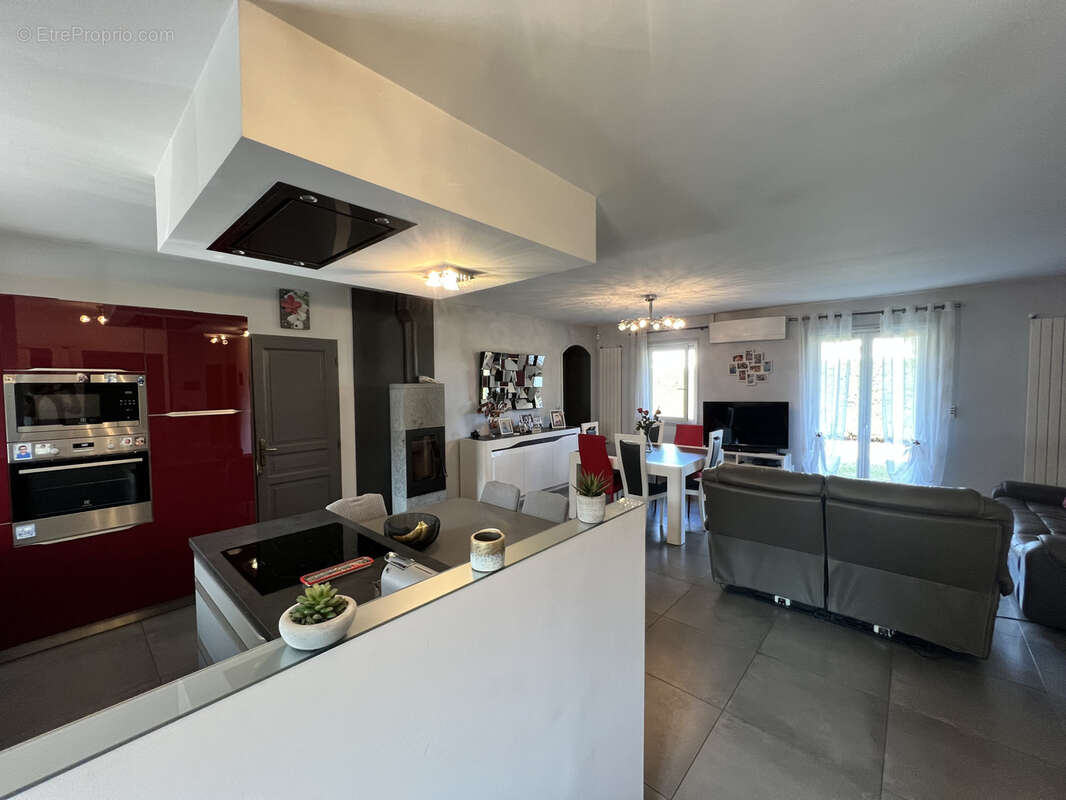 Maison à VETRAZ-MONTHOUX