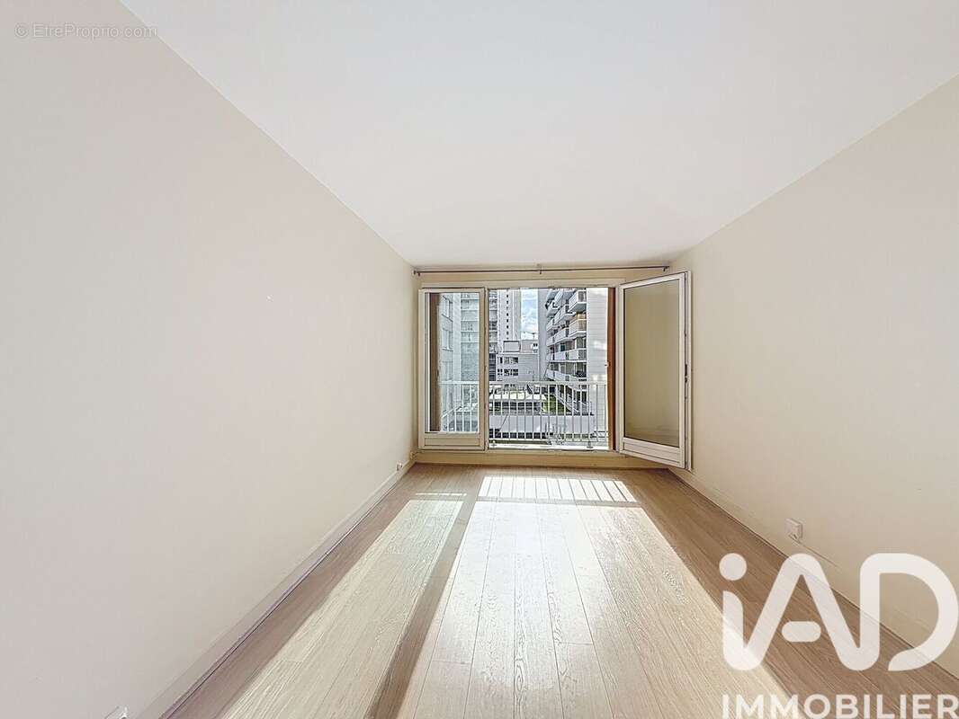 Photo 2 - Appartement à LEVALLOIS-PERRET