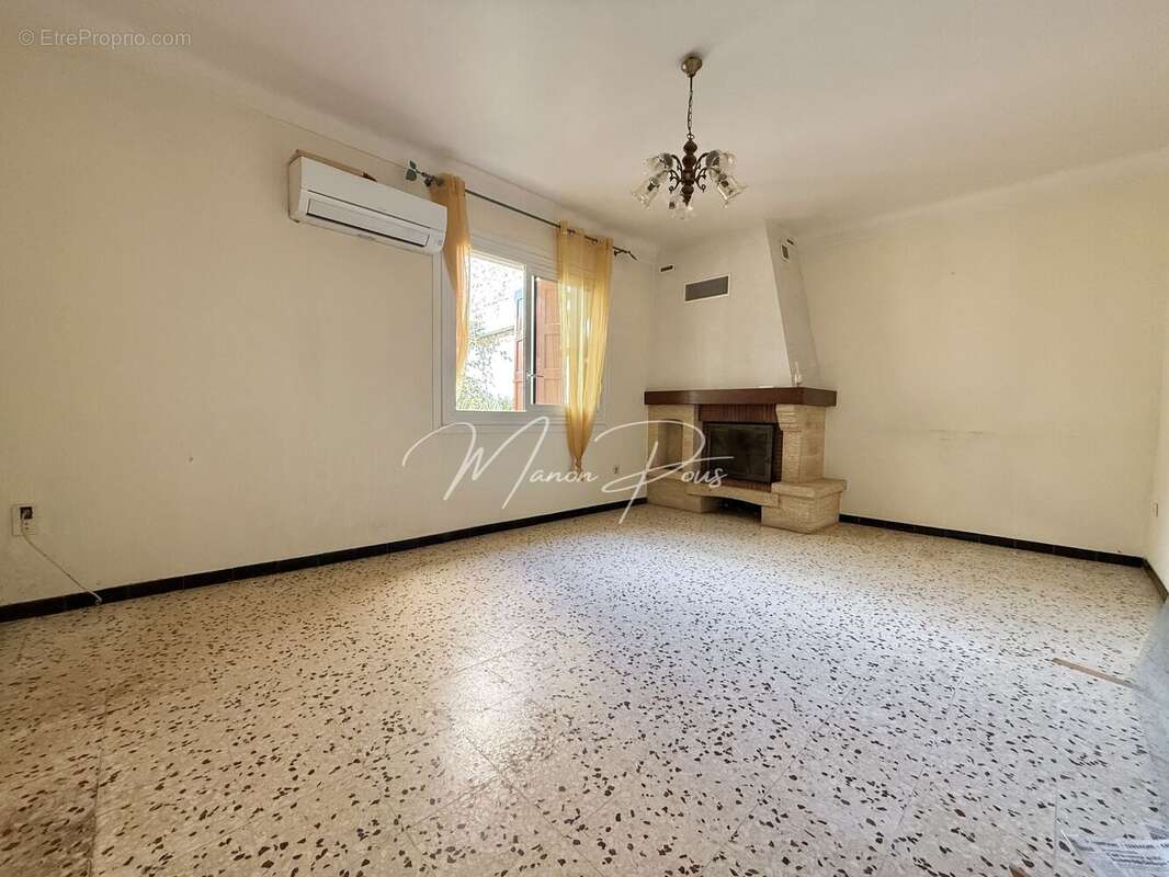 Maison 250 m² à Villeneuve-La-Riviere  - photo 11