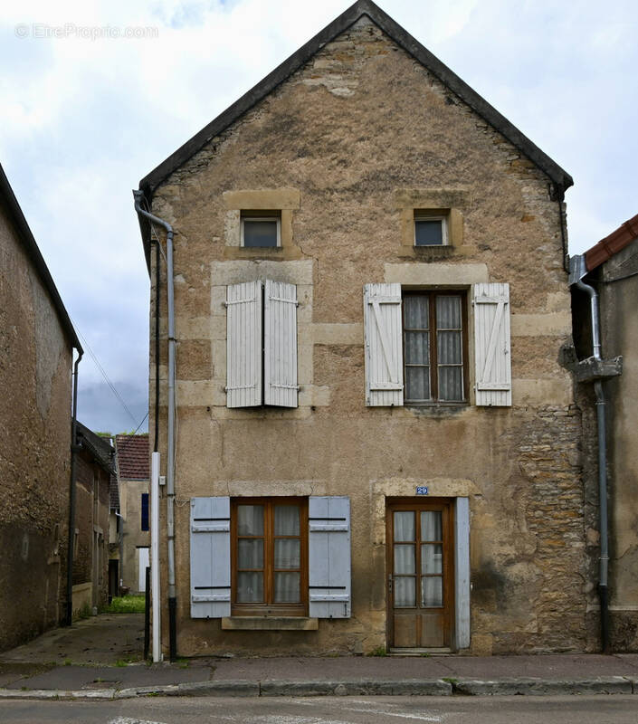 Maison à L'ISLE-SUR-SEREIN
