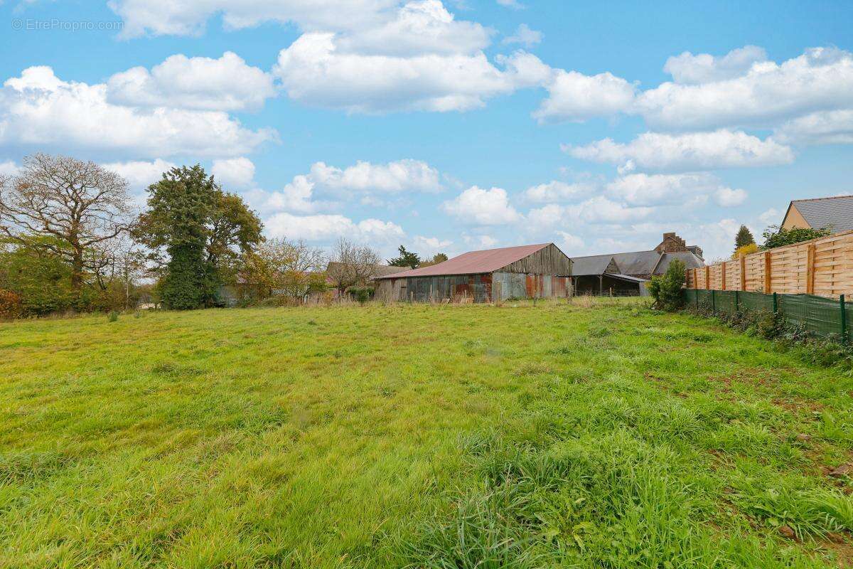 Terrain à LOUVIGNE-DE-BAIS