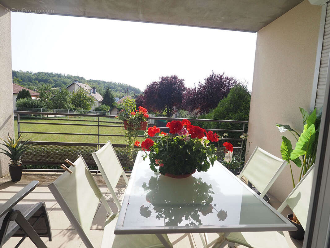 Appartement à CHARMES