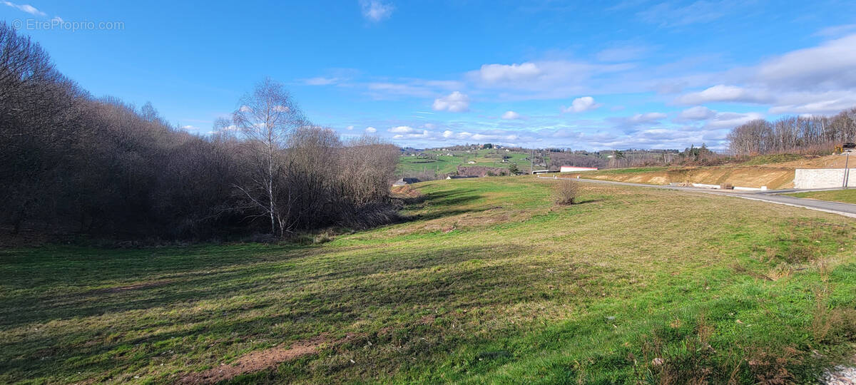 Terrain à BEYNAT
