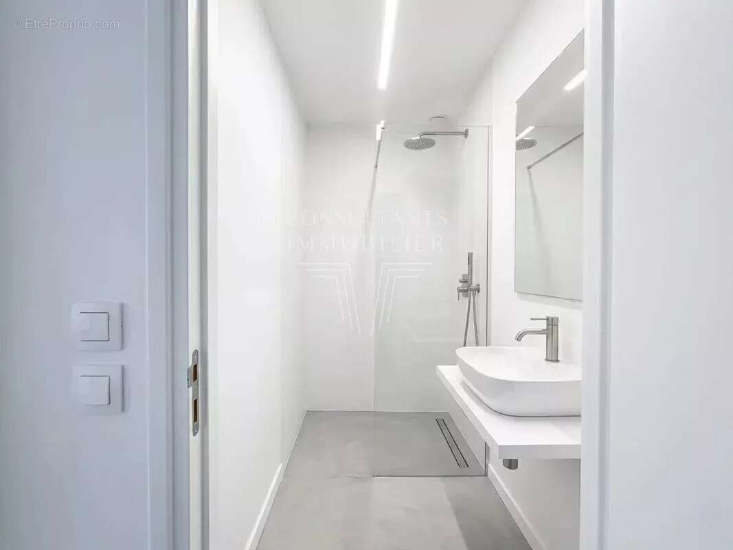 Rue de l'échaudé / studio en étage élevé - photo 5