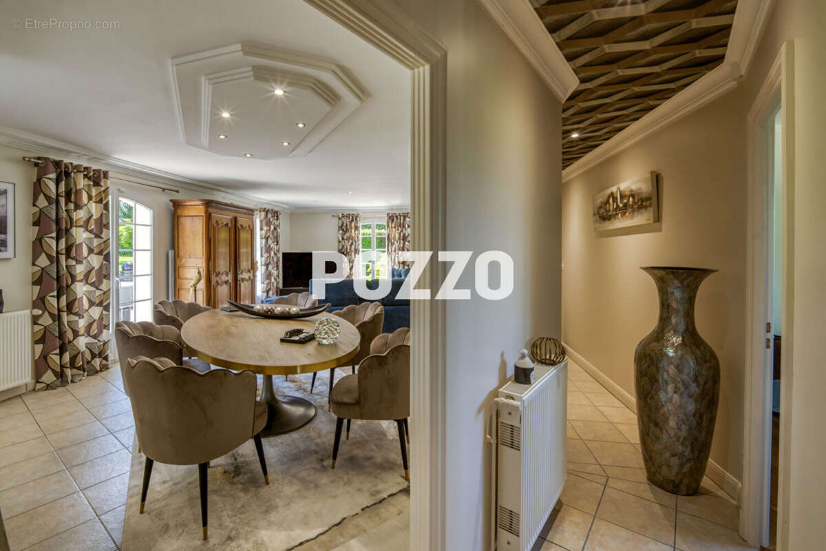 Maison à LES TROIS-PIERRES