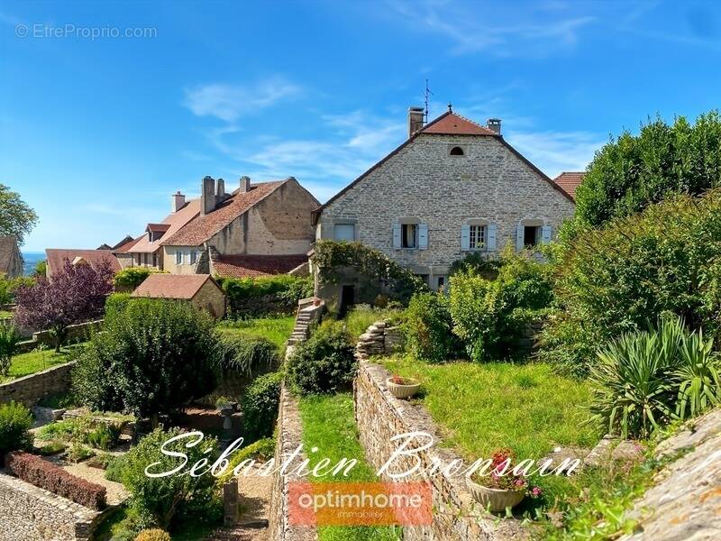 Maison à CHATEAU-CHALON