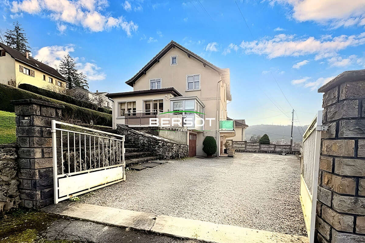 Maison à PONT-DE-ROIDE