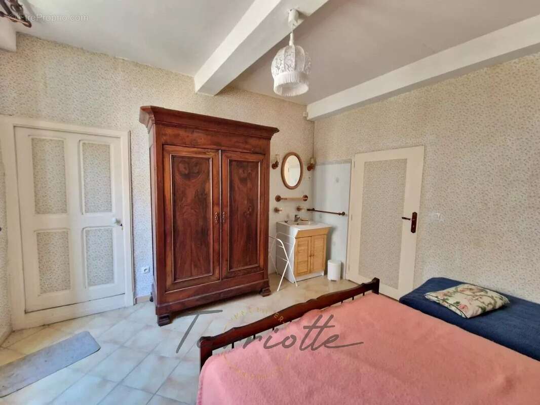 Appartement à ROCHEMAURE