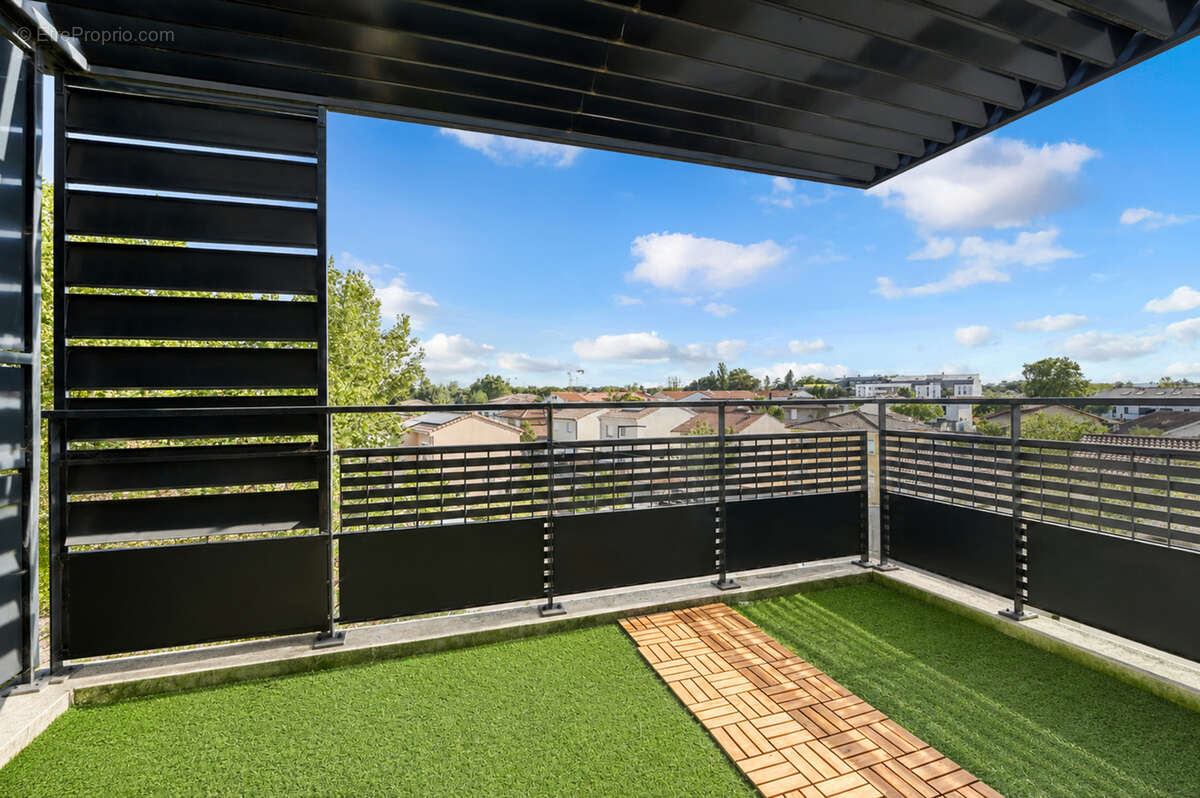En exclusivité !  Appartement T3 de 73 m2 situé au 3ᵉ étage, dans le quartier du Grand Selve. - photo 3