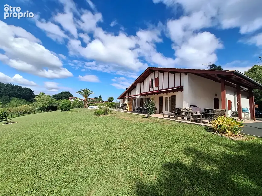 Photo Maison à Saint-Pee-Sur-Nivelle au prix de 848 000€