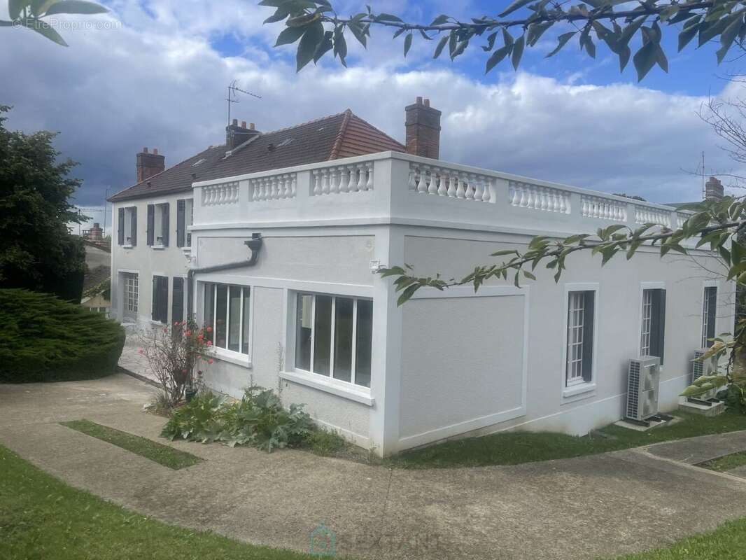 Maison à MENNECY