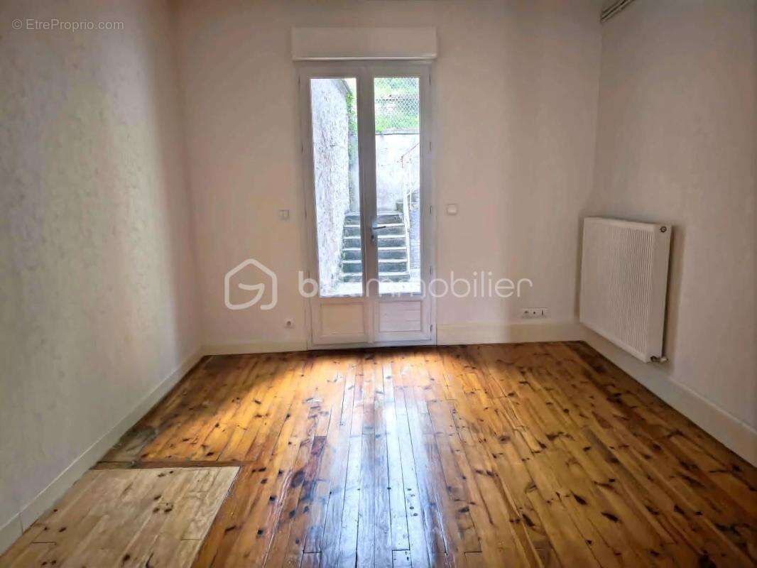Appartement à NOIRETABLE