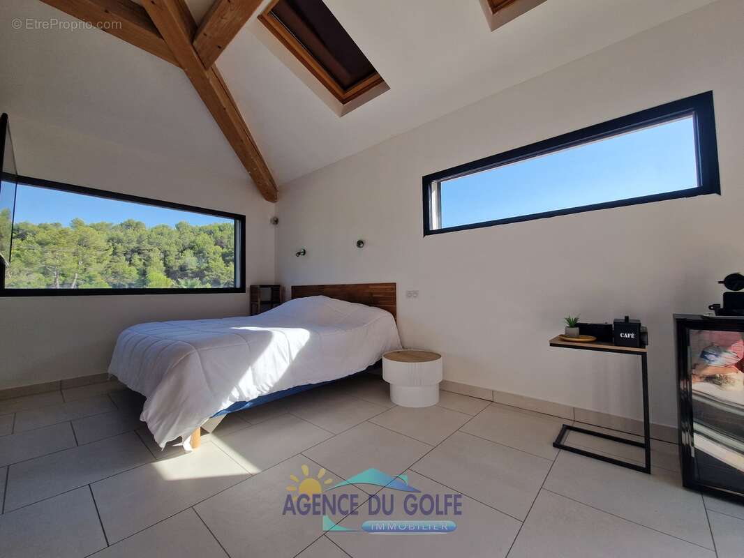 Villa contemporaine T 5 avec piscine sur 1792 m² de terrain - photo 13