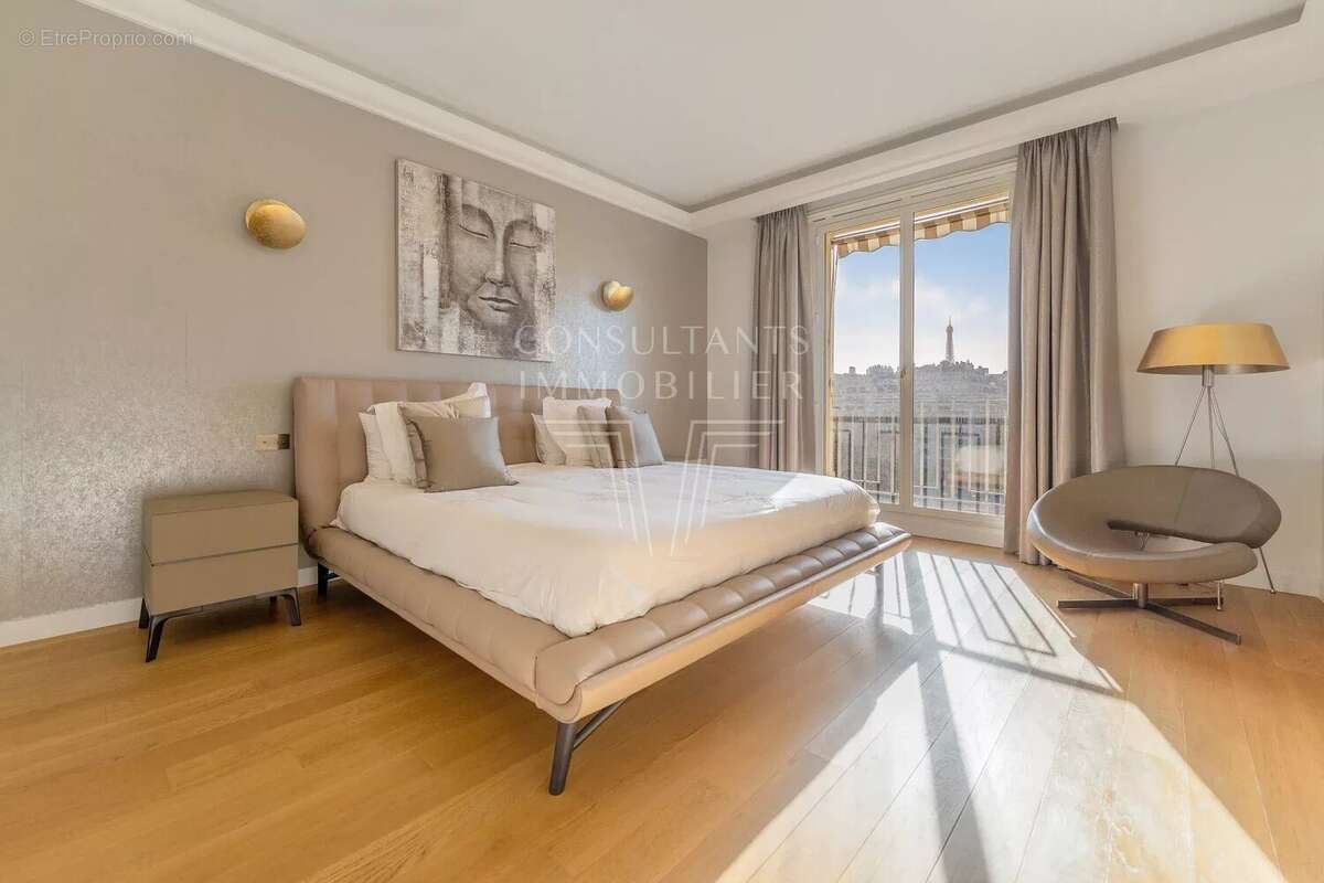 Appartement à PARIS-16E