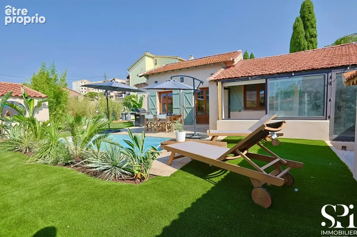 Maison de plain-pied avec piscine, jardin et garage — Toulon, quartier Sainte-Anne / Siblas - photo 4