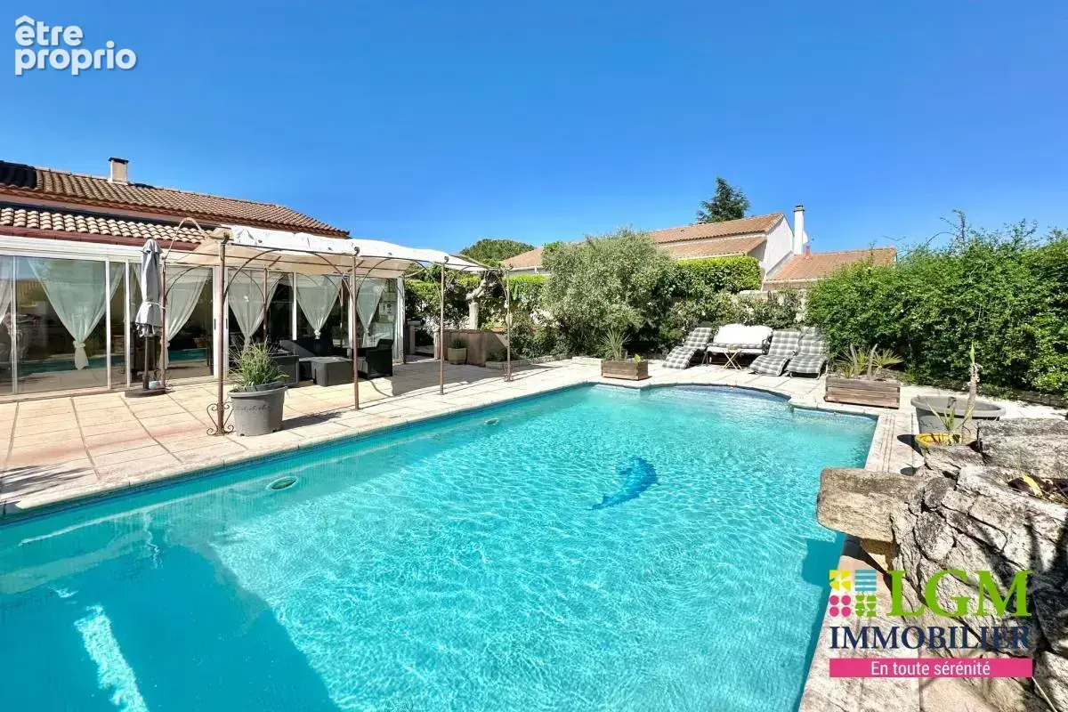 GARONS - Spacieuse maison avec piscine - photo 2