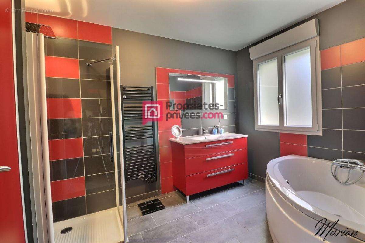 Maison à LA NEUVILLE-ROY