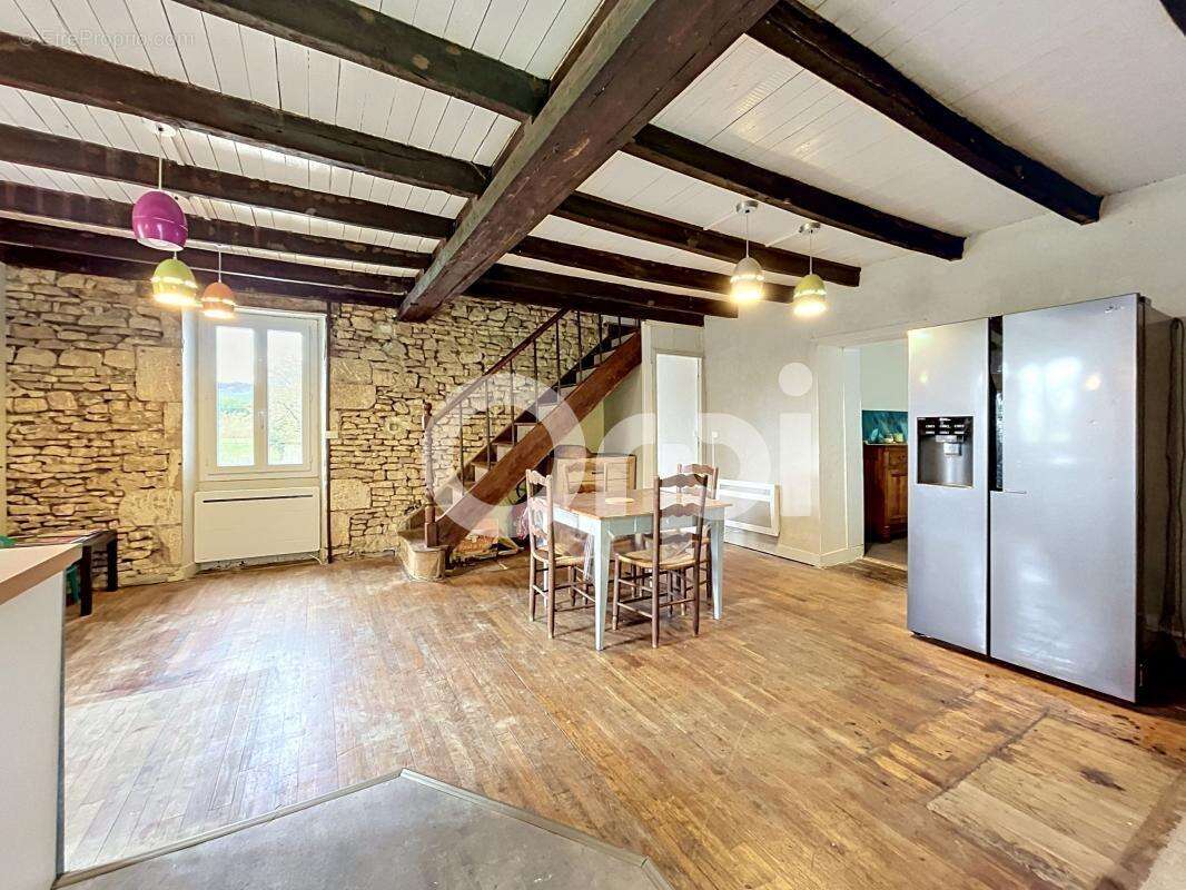 Maison à CUBJAC