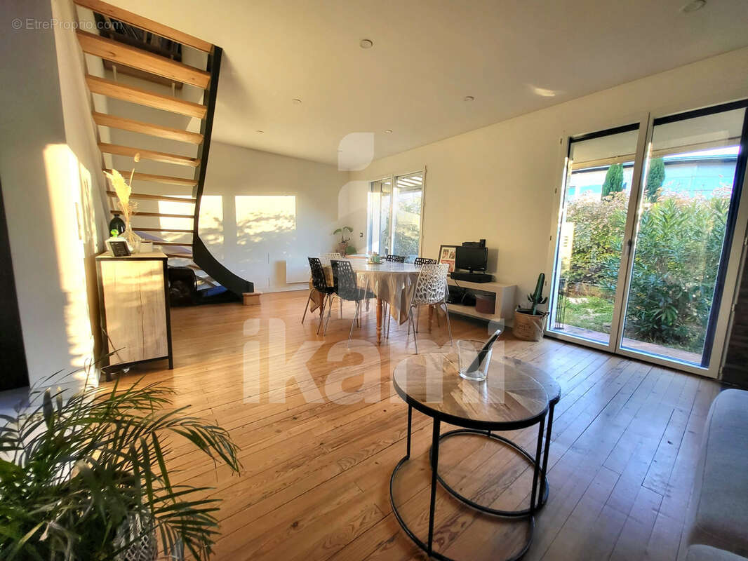 Maison à VILLENAVE-D&#039;ORNON