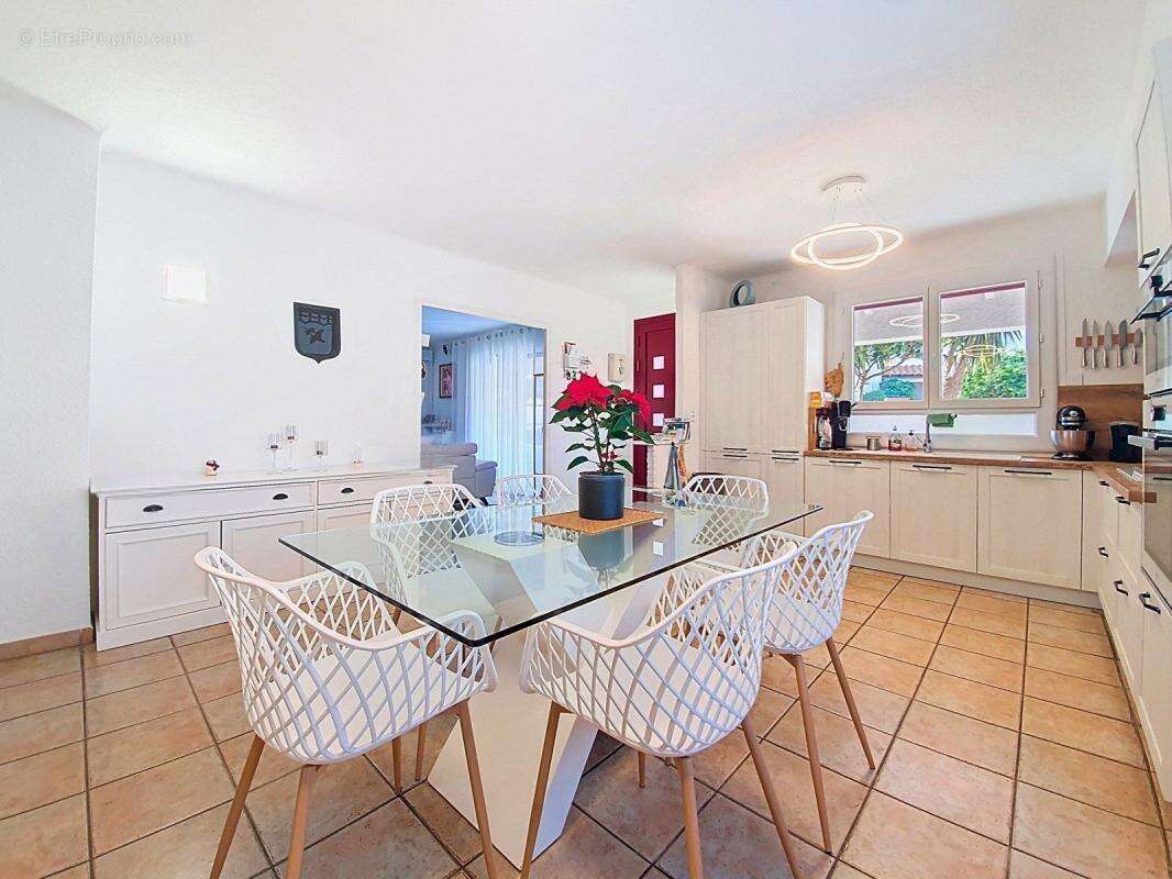 Maison à VILLENEUVE-DE-LA-RAHO