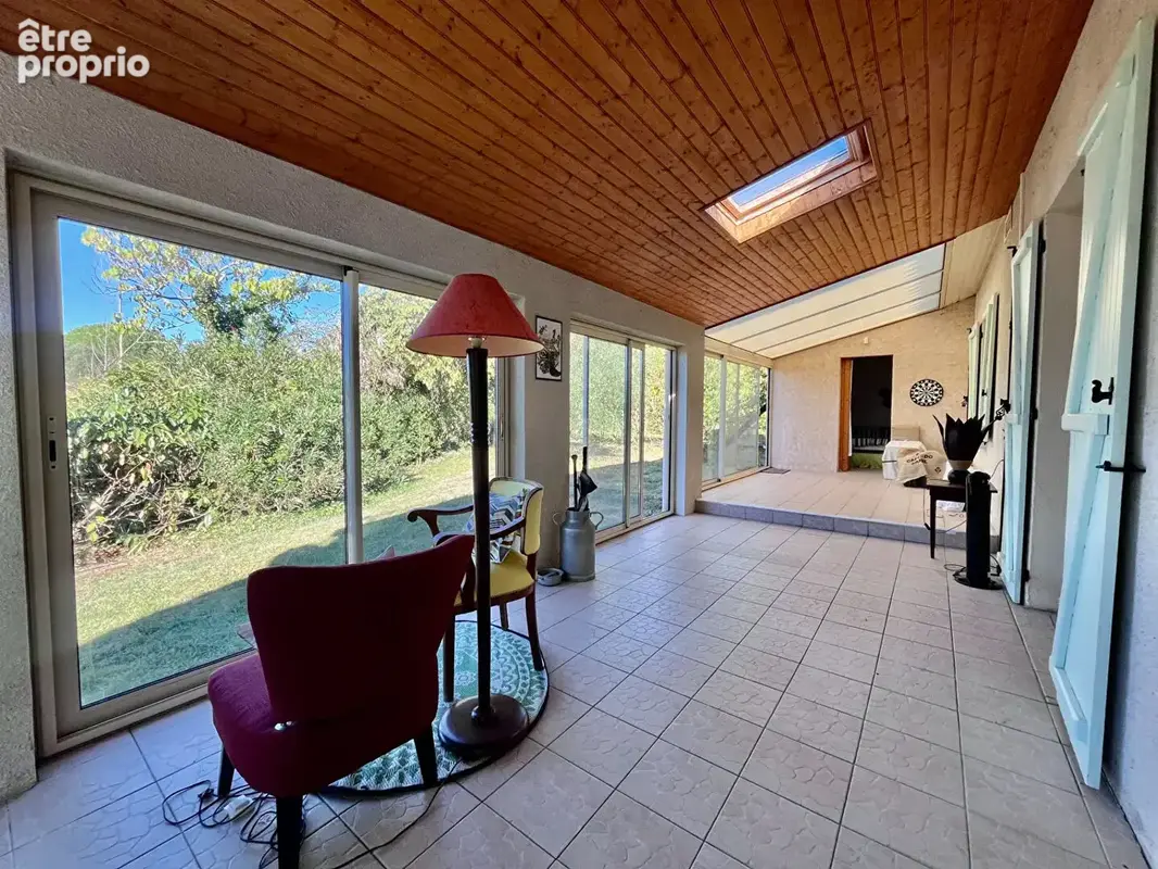 Secteur Villeneuve-sur-Lot, découvrez cette maison de plain-pied de 147 m², comprenant également un appartement indépendant, le  - photo 4