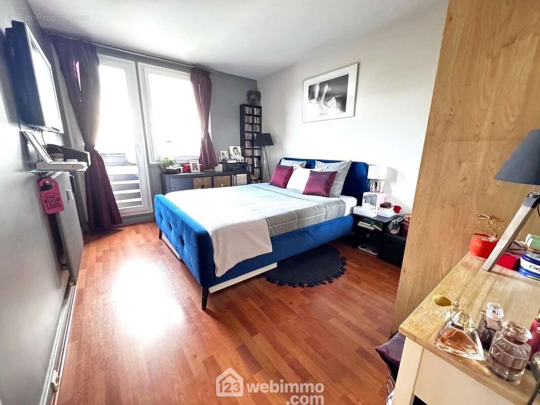 Découvrons la premiere chambre... - Appartement à SAINT-MICHEL-SUR-ORGE