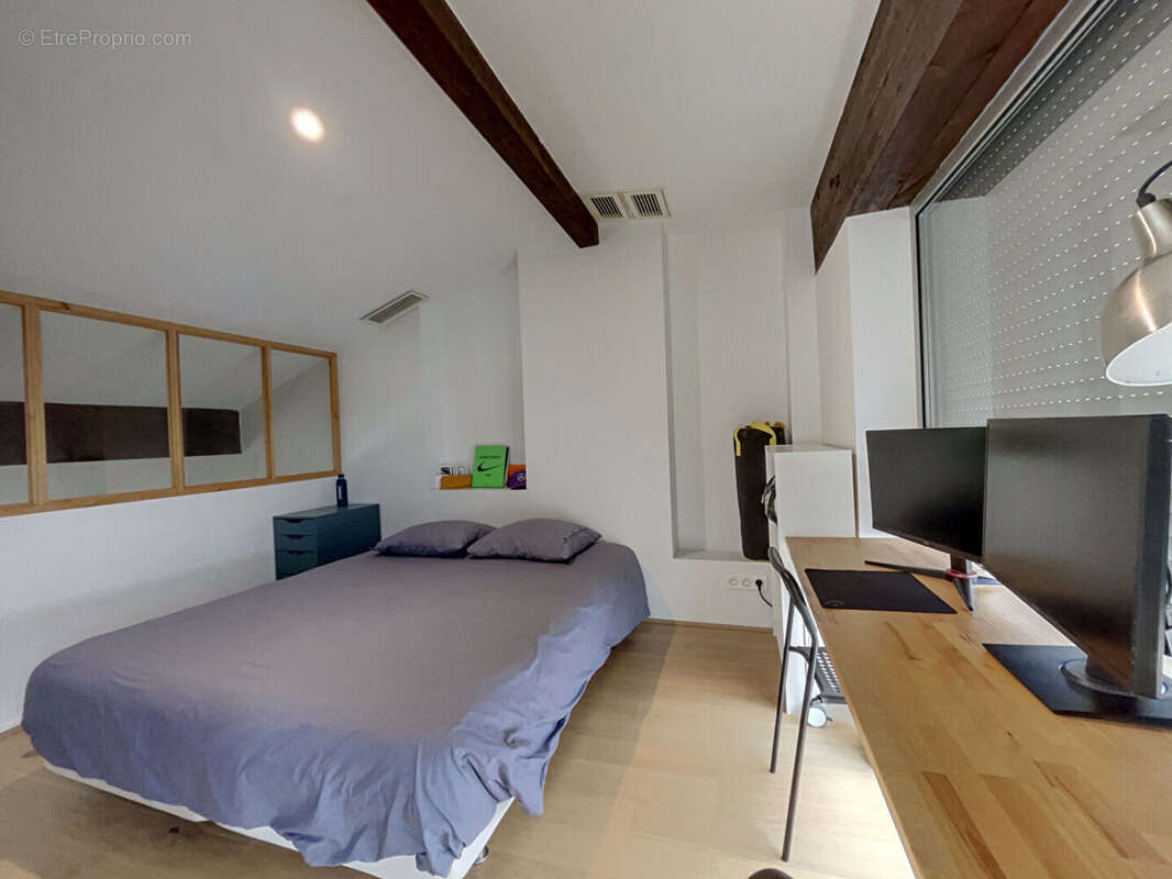 Duplex d'exception avec terrasse de 25m², spa et volumes rares - photo 13