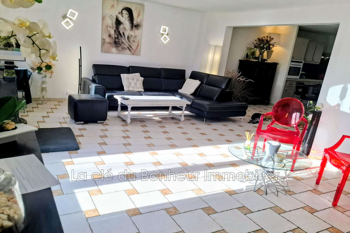 Maison à LES SALLES-SUR-VERDON