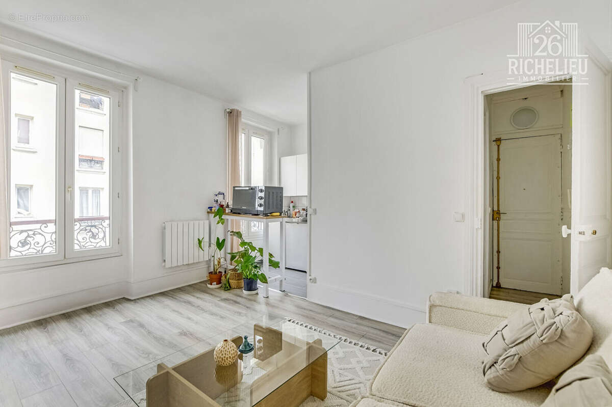 Exclusivité - Studio de charme au coeur du 11ème arrondissement - photo 2