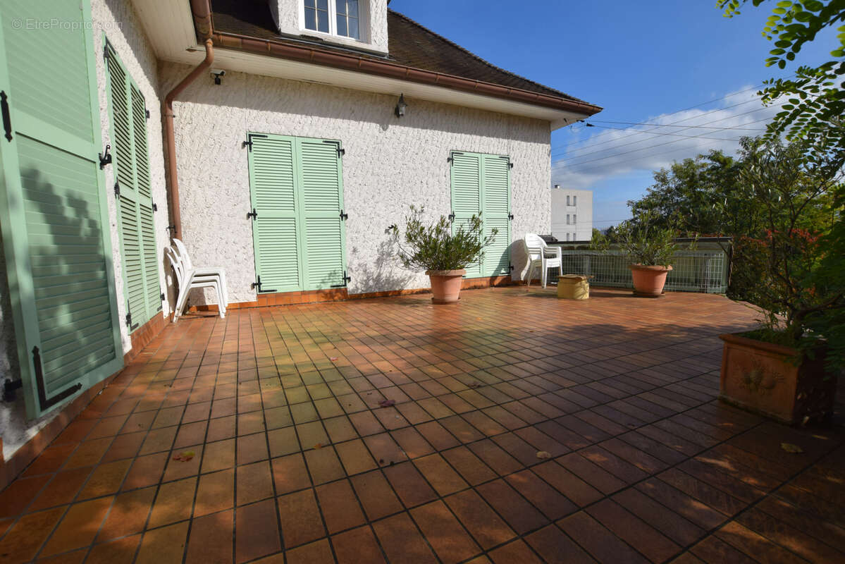 Maison à GRAND-CHARMONT