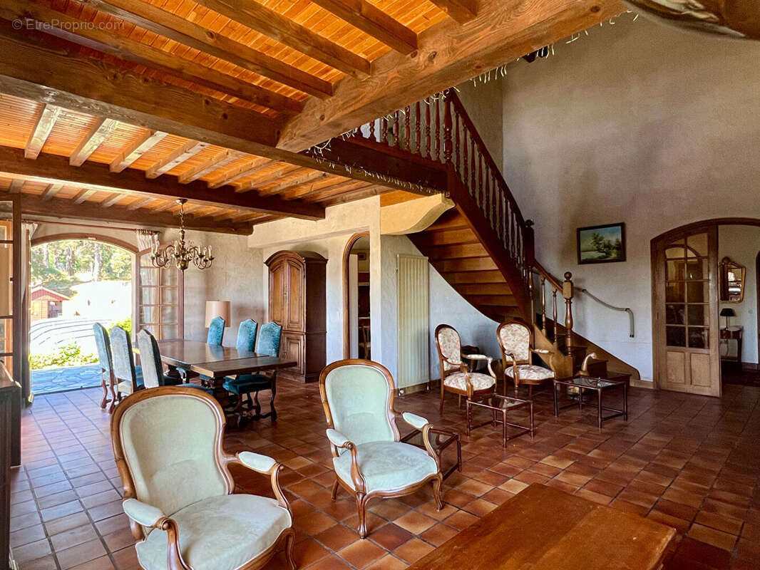 Maison à SAINT-GENES-CHAMPANELLE