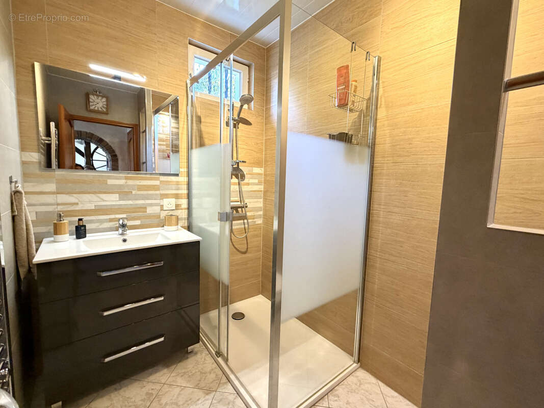 Maison à CONDE-SAINTE-LIBIAIRE