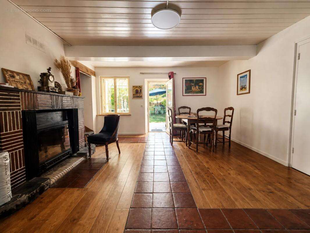 Maison de 6 pièces de 150 m² à Payrin-Augmontel - photo 5