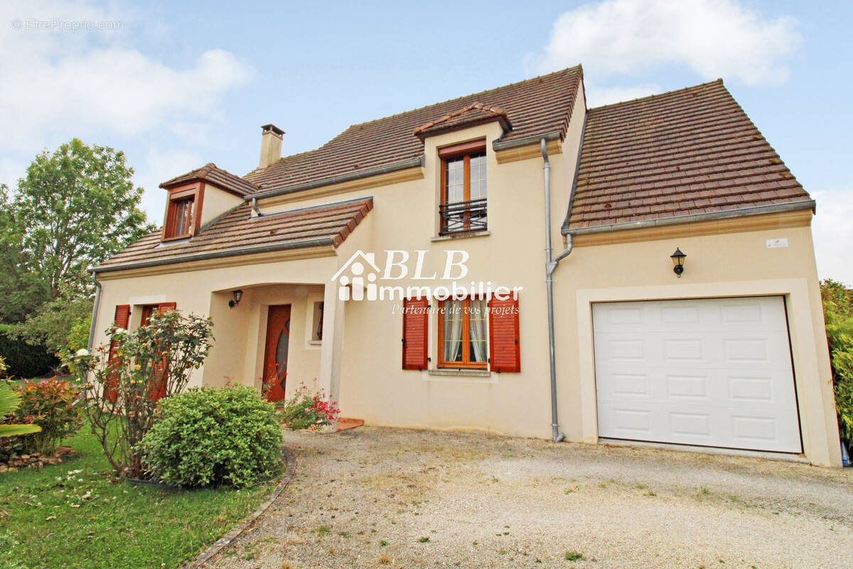 Maison à EMANCE