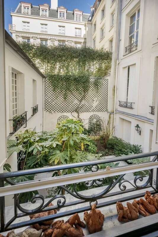 Appartement à PARIS-7E