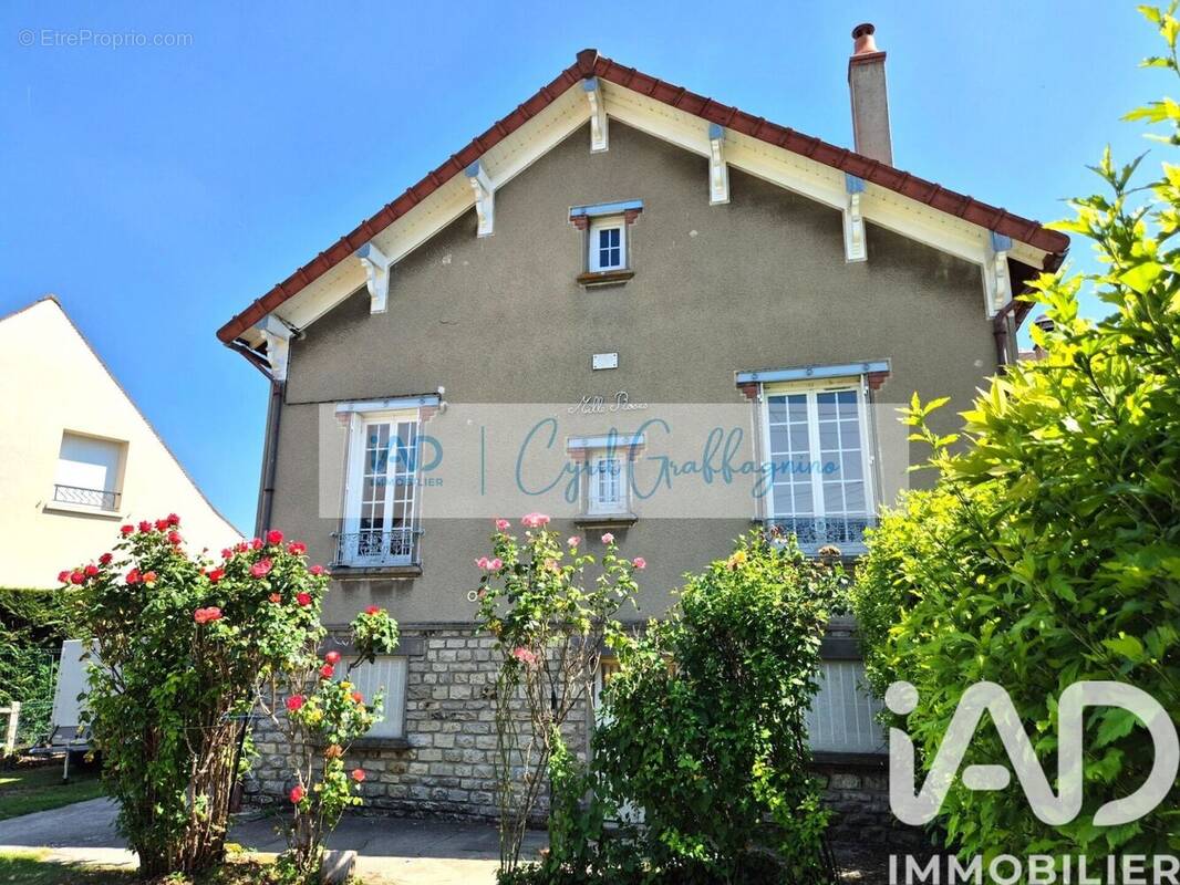 Photo 1 - Maison à VILLE-SAINT-JACQUES