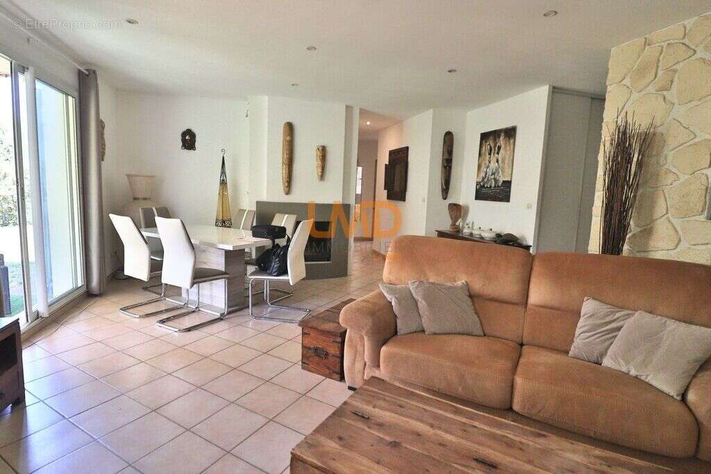 Carcès: maison T5  91m2 et atelier sur terrain 2700m2 - photo 5