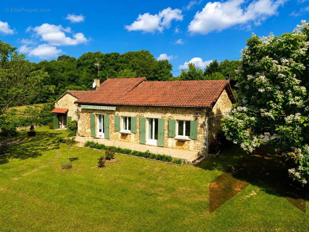 Maison à DOUVILLE