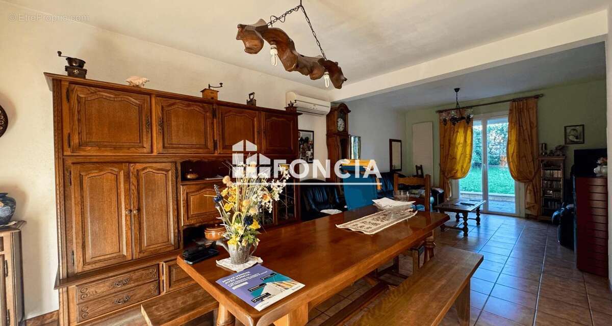 Maison à ONET-LE-CHATEAU