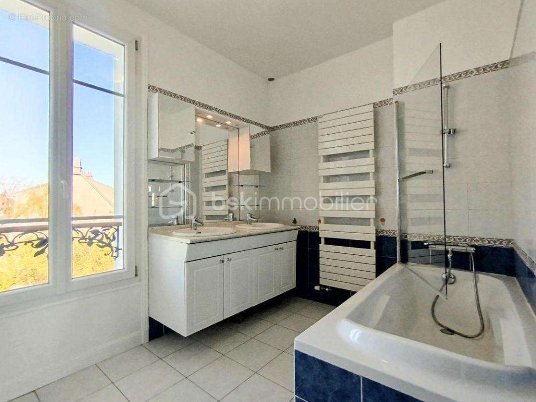 Maison à LES PAVILLONS-SOUS-BOIS