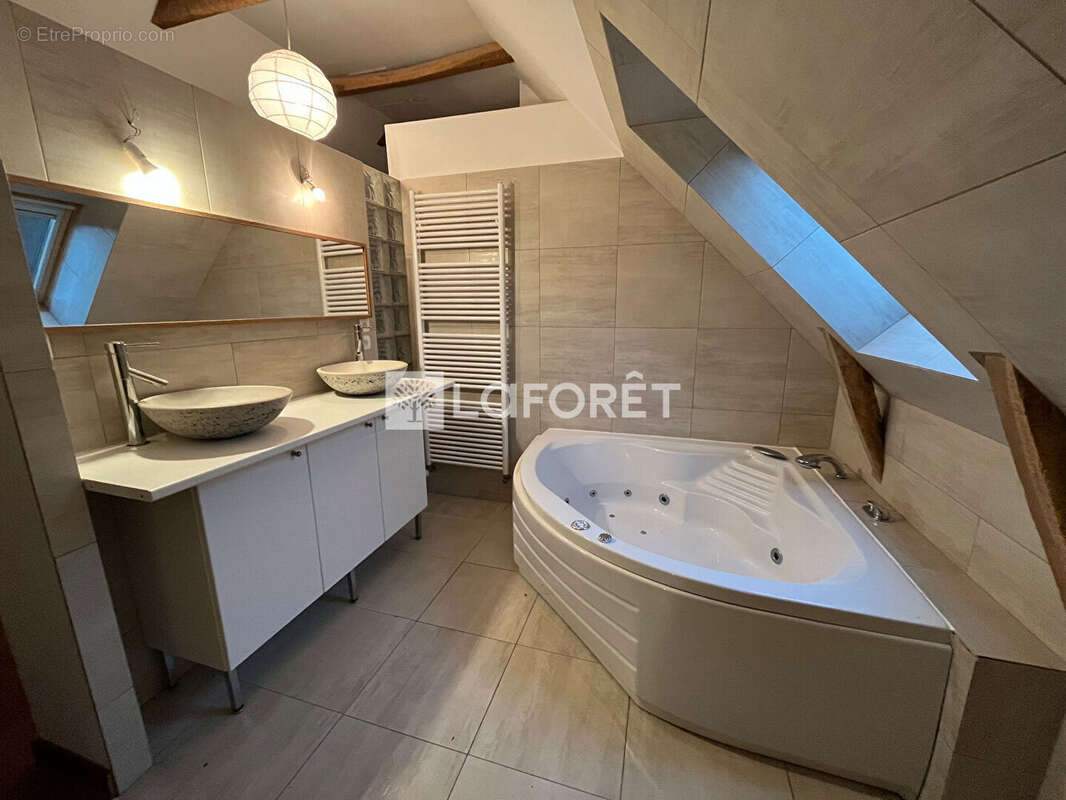 Maison à SALLES-LA-SOURCE