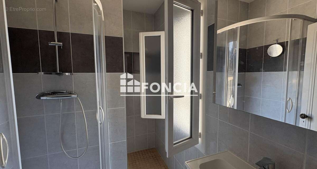 T3 traversant avec jardin privatif 15m2 – Charme de l’ancien à proximité de la Place Calixte Camelle - photo 7