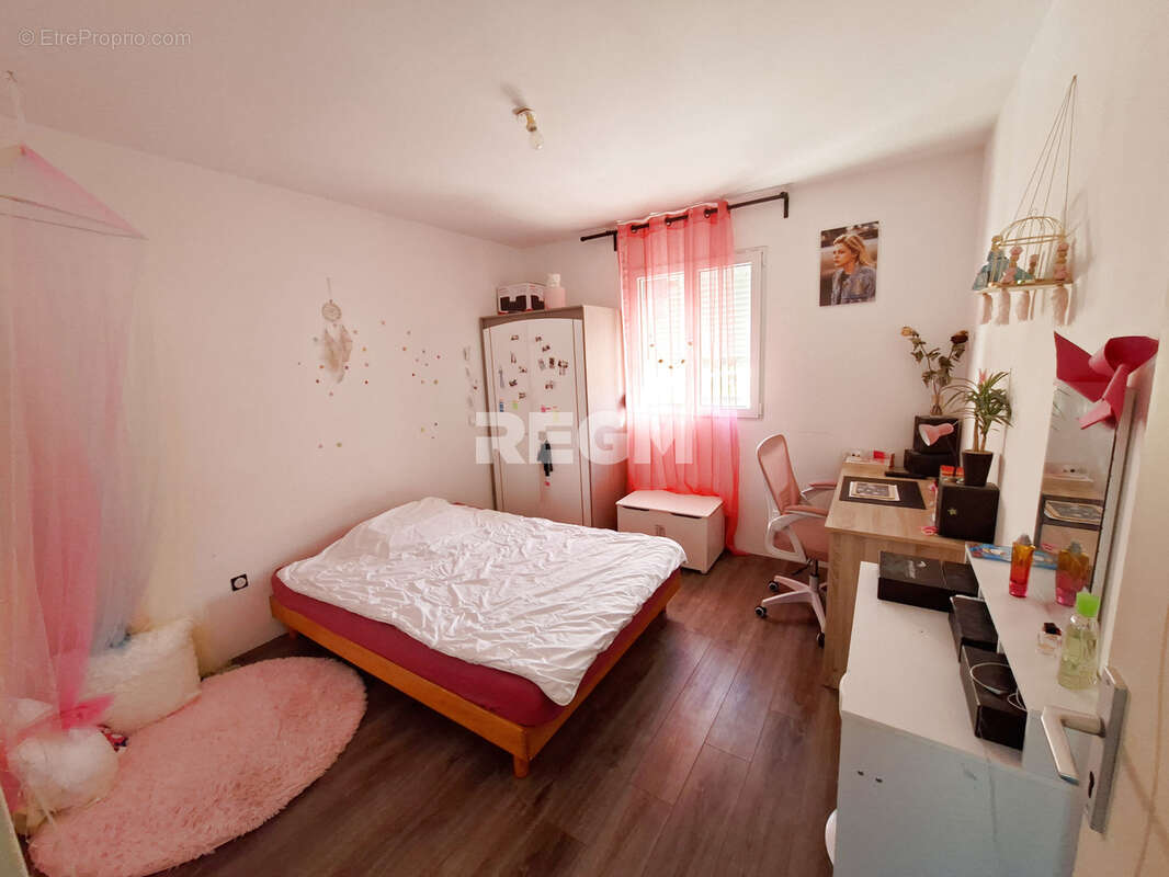 Maison à COURS-DE-PILE