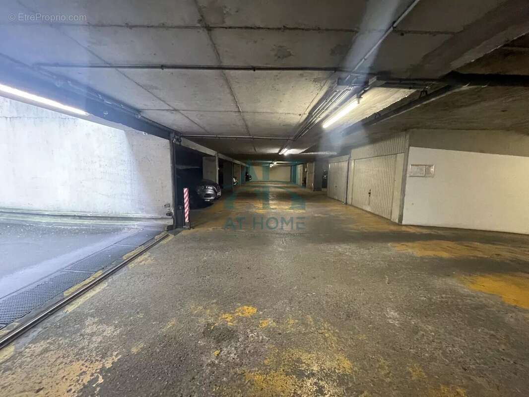 Parking à PARIS-10E