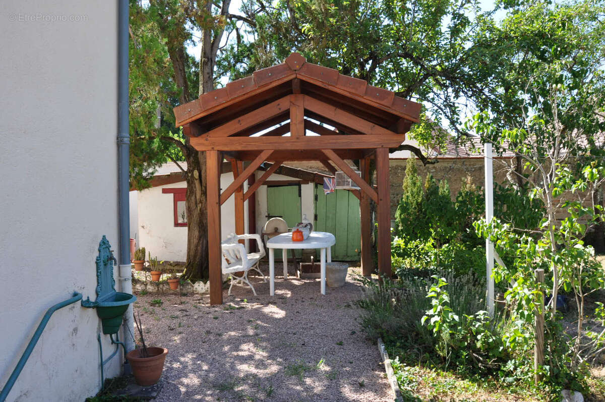 Belle maison proche du centre-ville, avec 3 chambres et un très beau jardin clos (parcelle de 727 m2). - photo 13