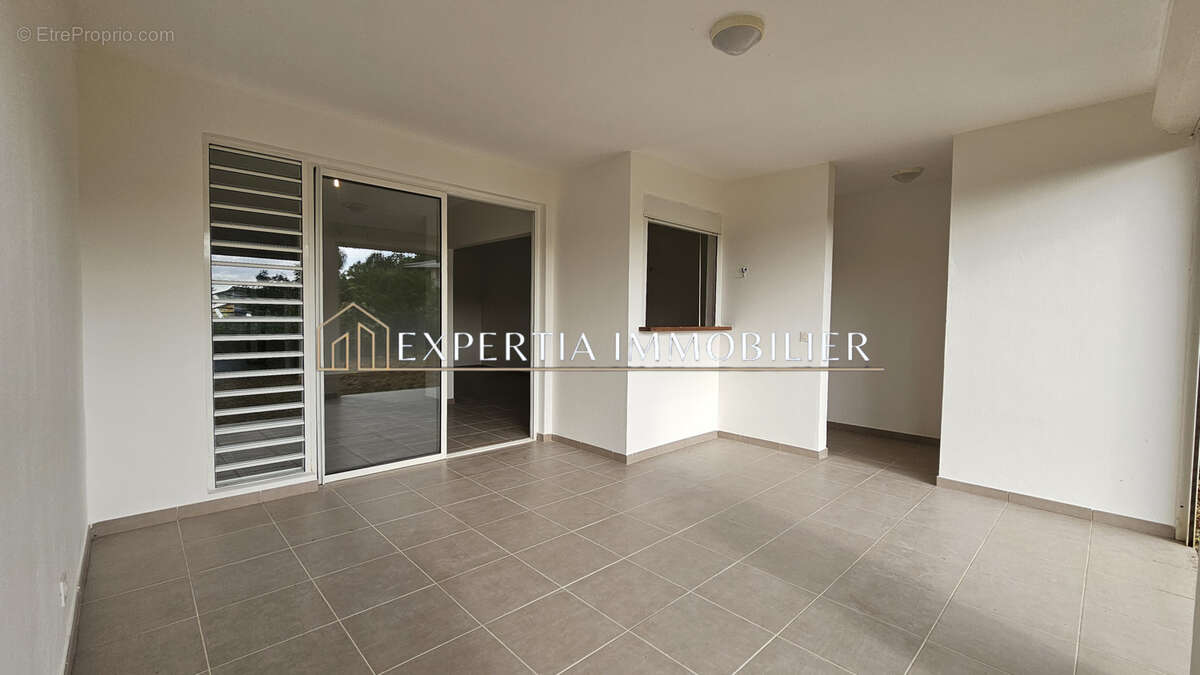 Appartement à REMIRE-MONTJOLY