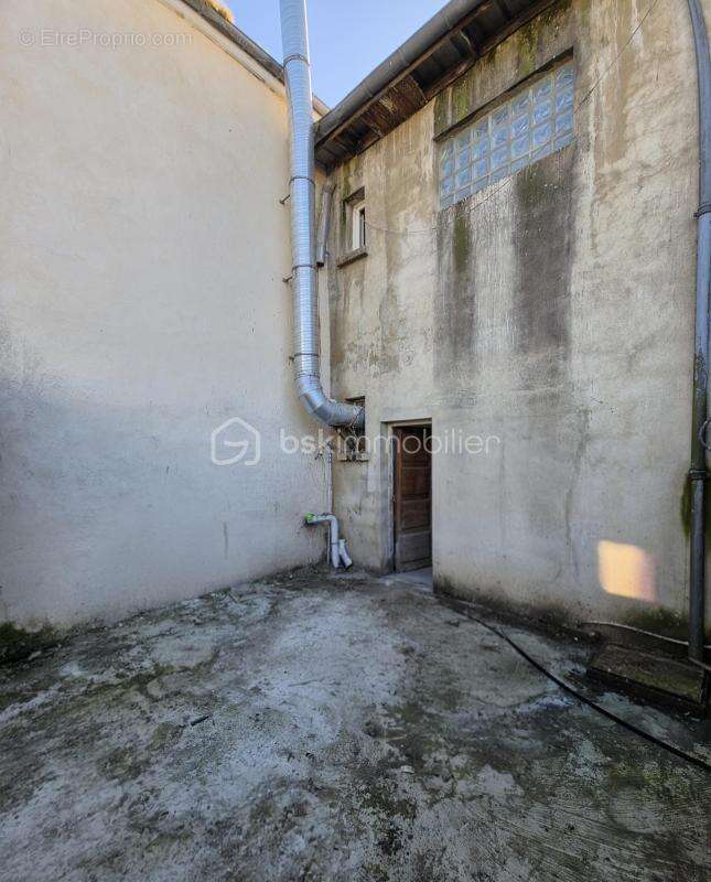Commerce à COUBRON