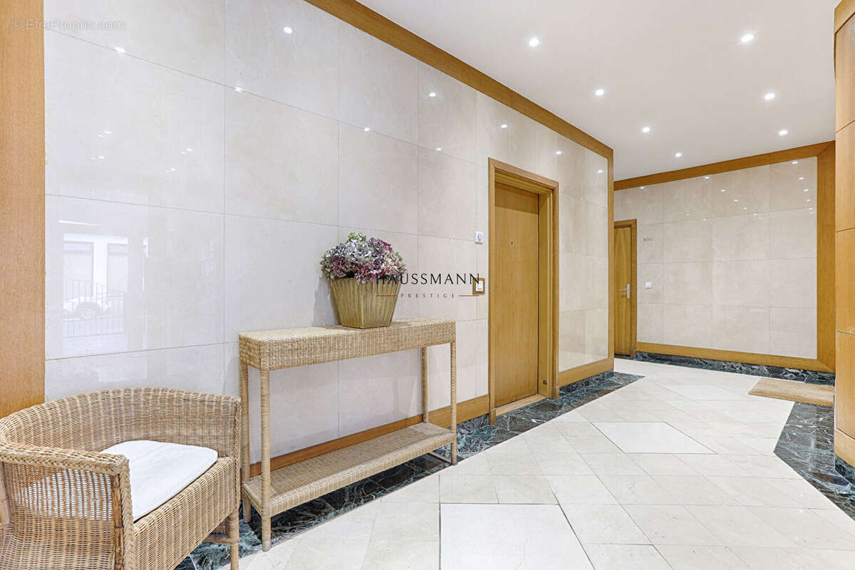 Appartement à PARIS-17E